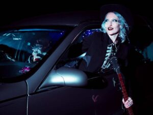 Iris Marlowe This Week’s Featured Artist of the Week